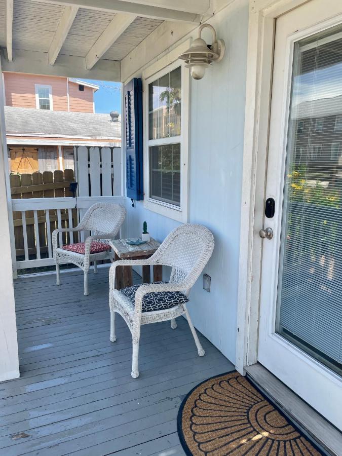 Seablue Cottage - Downstairs; 2 Blocks To The Beach Galveston Luaran gambar